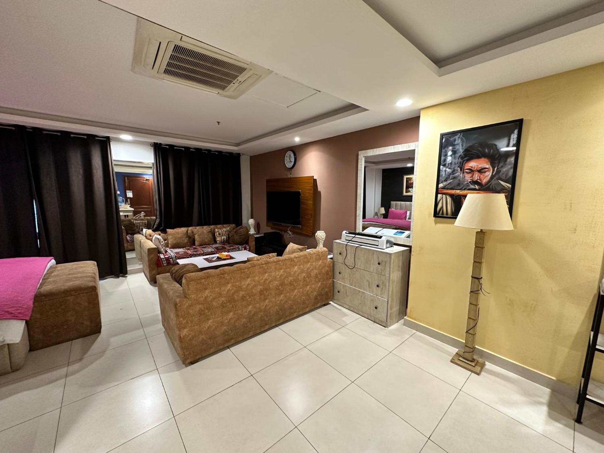 Sunset Luxury Gold Crest Mall Residency Lahore Exterior photo